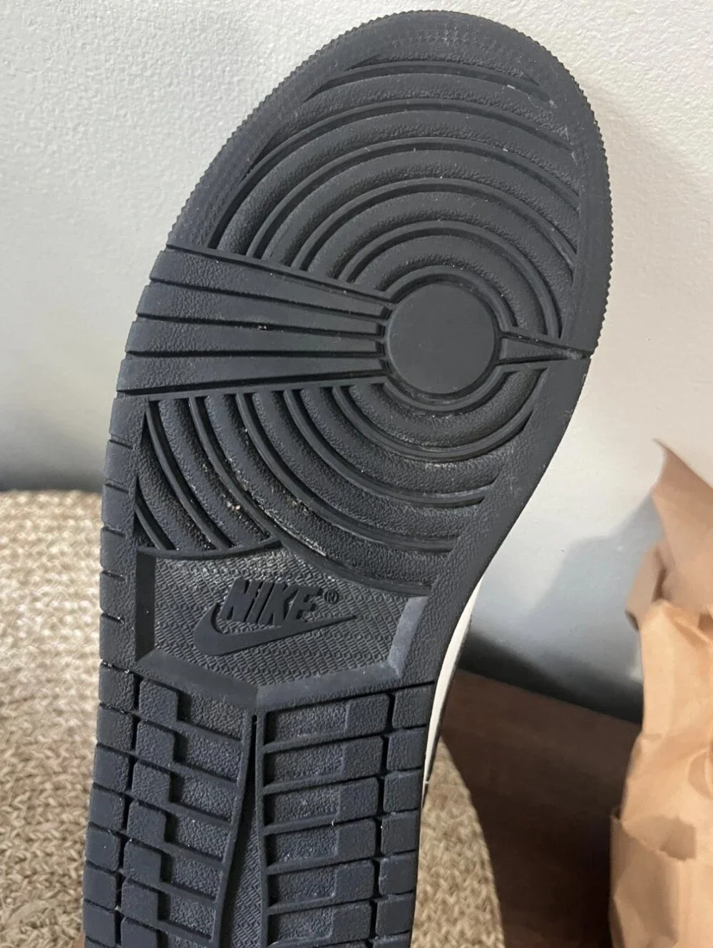 Size 9.5 - Air Jordan 1 SE Mid Heat Reactive - Color Change.